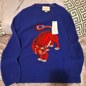 Gucci tiger sweater authentic size L, new with tags, blue
